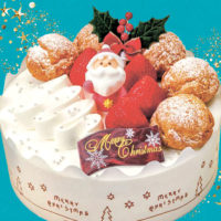 プチシューをのせた自慢のケーキ