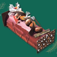 ボルドーカラーが目を引く大人のケーキ